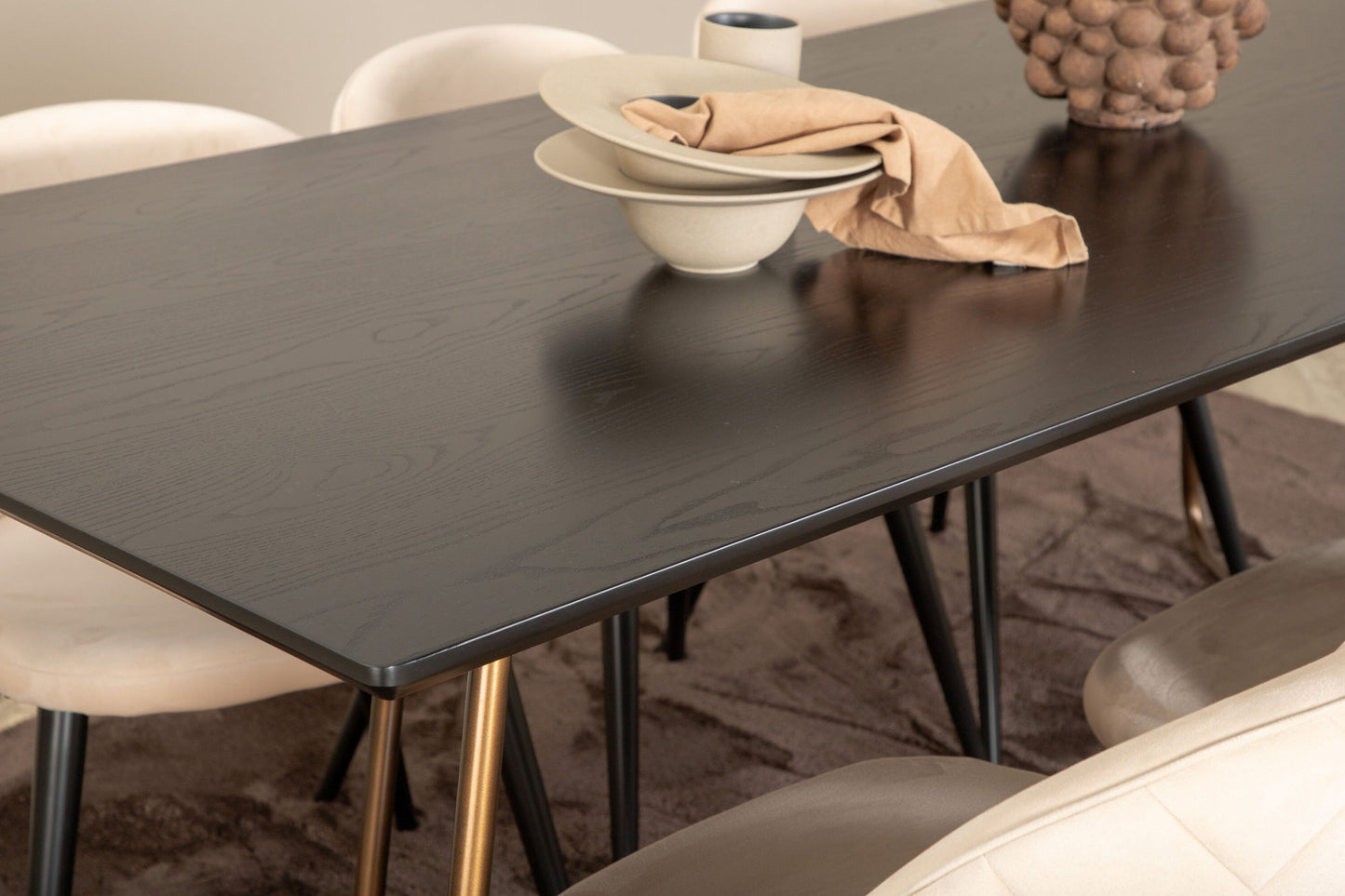 Petra Eetkamerset – Tafel en 6 Velvet Stoelen