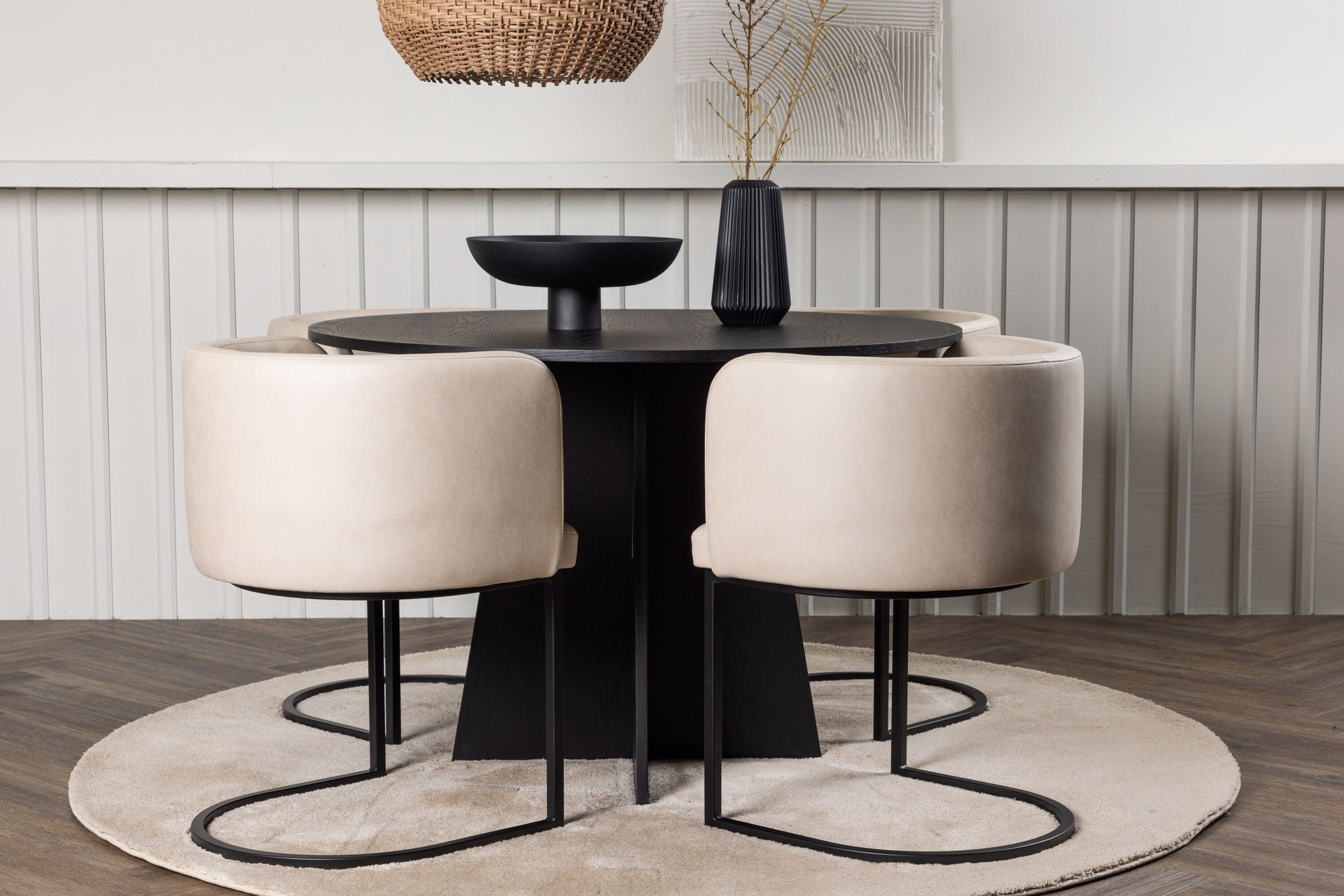 Bootcut Ronde Eettafel Set met Simrishamn Stoelen – Zwart/Beige