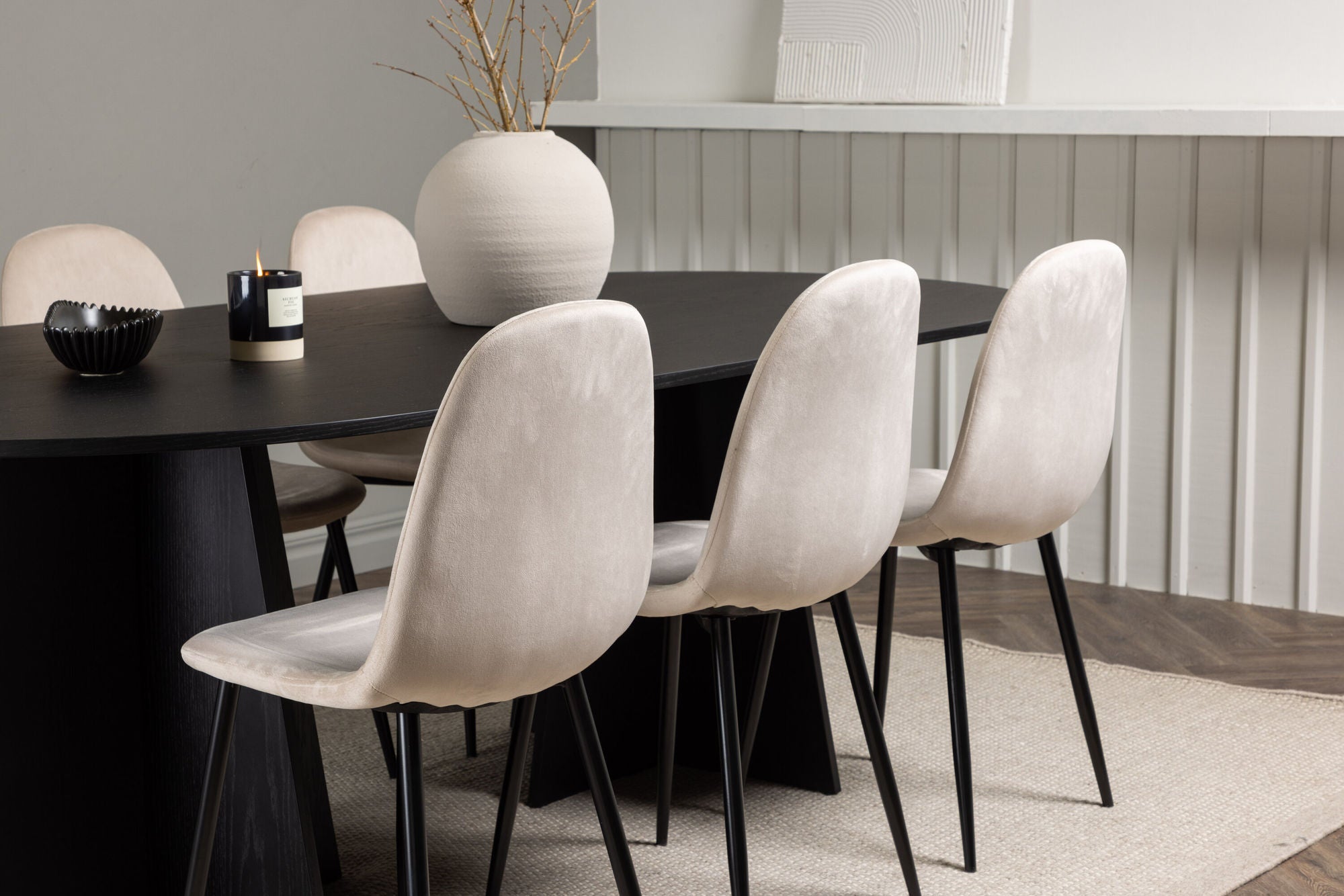 Bootcut Ovale Eettafel - Zwart + Polar Eetstoel - Beige Velvet